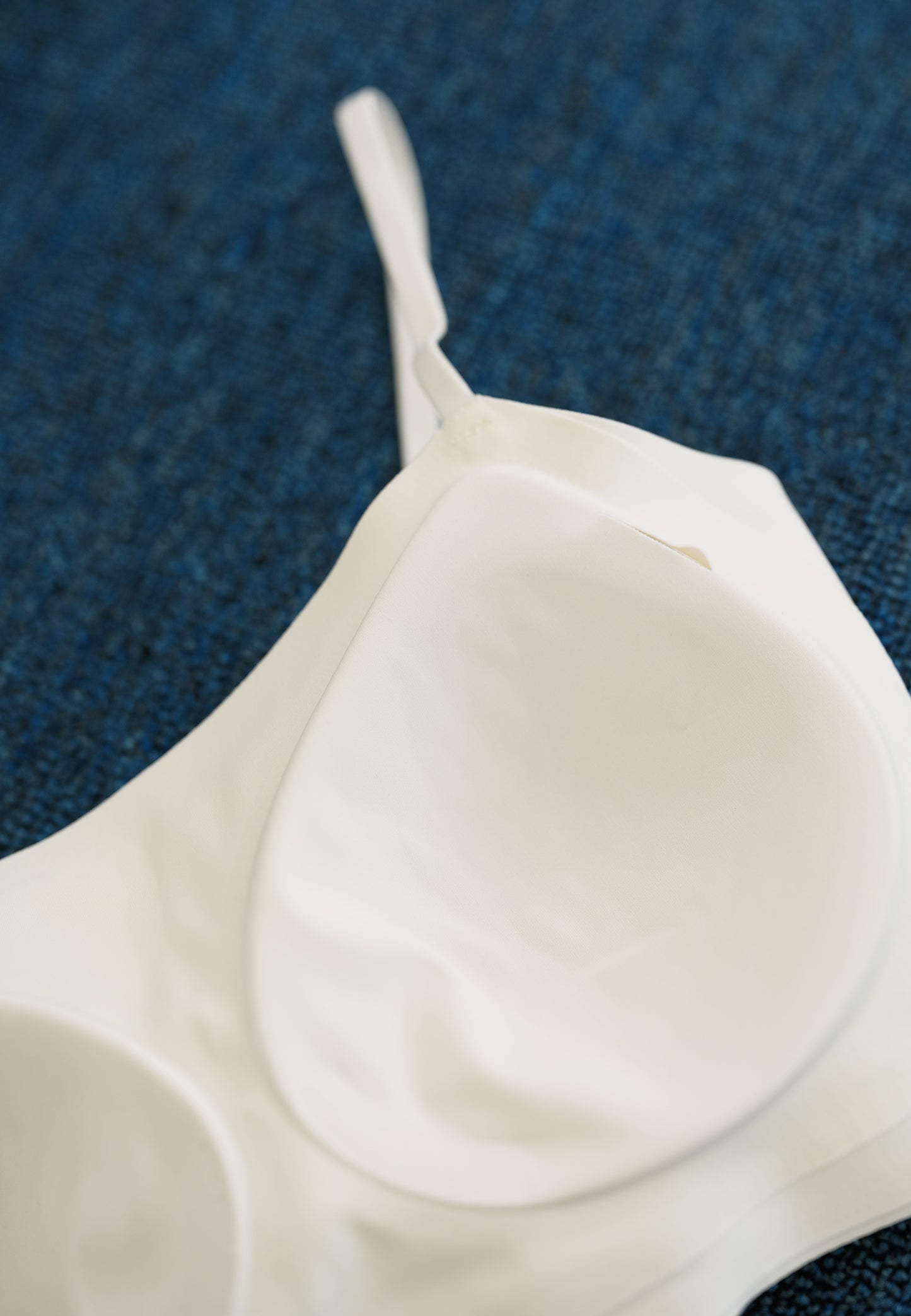 SMOOTHIE SEAMLESS BRA TOP milk (cropped)