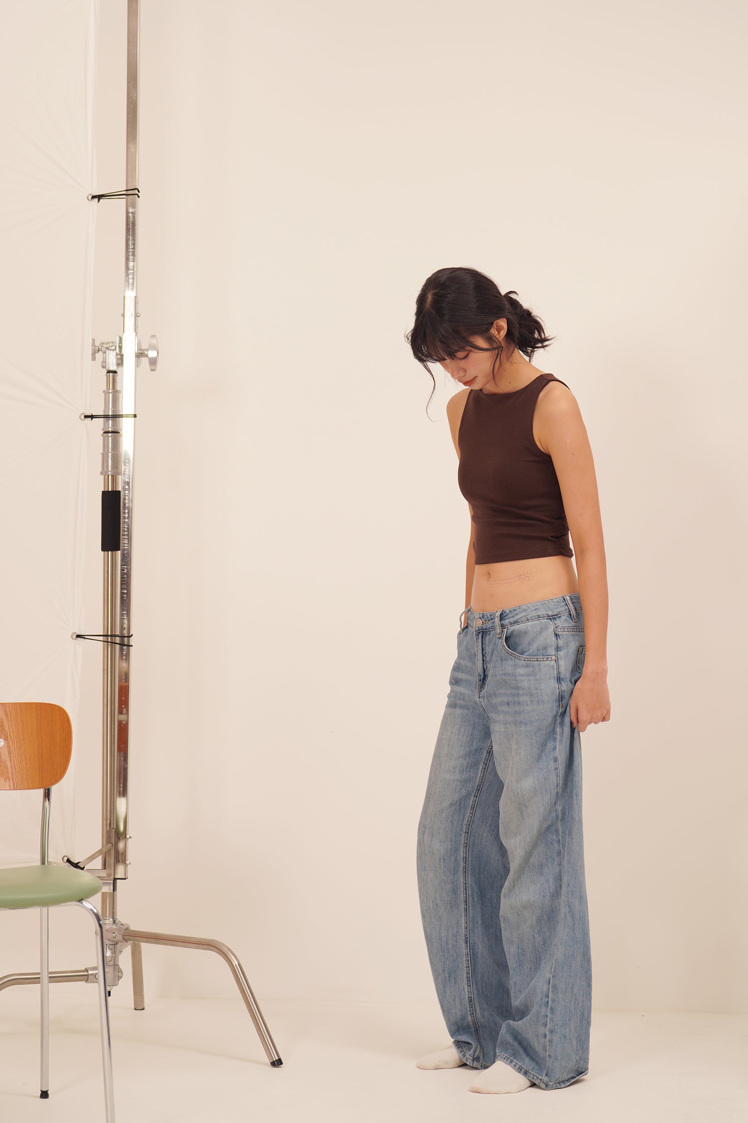 HUG ME CROPPED TANK brown