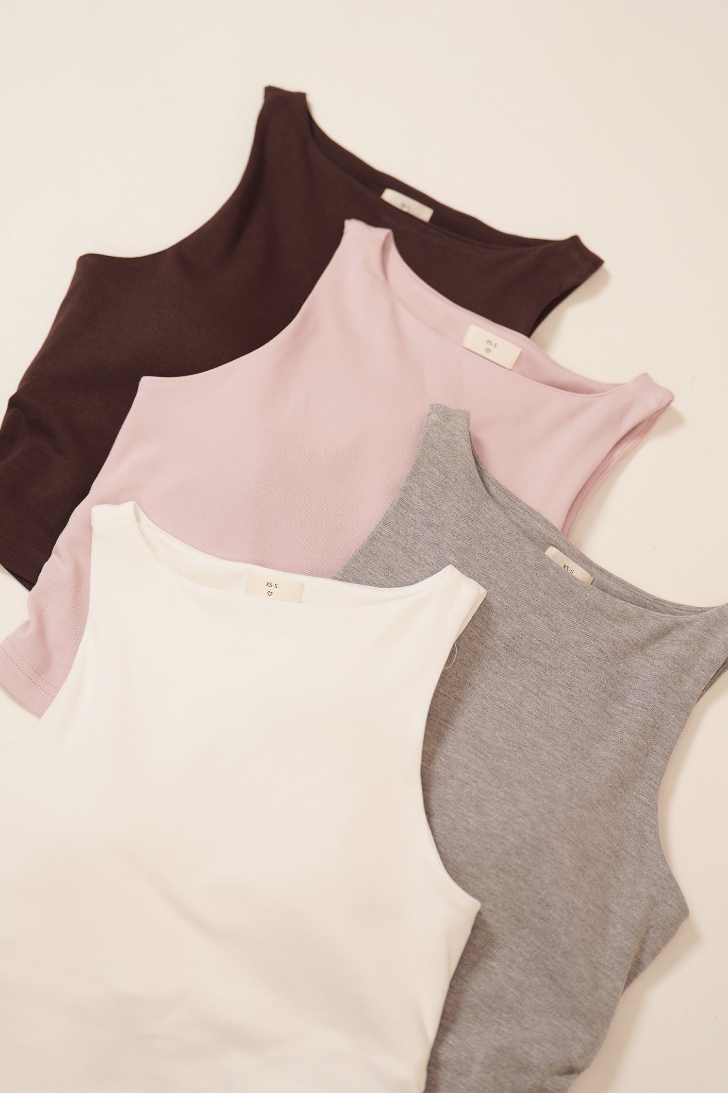 HUG ME CROPPED TANK white