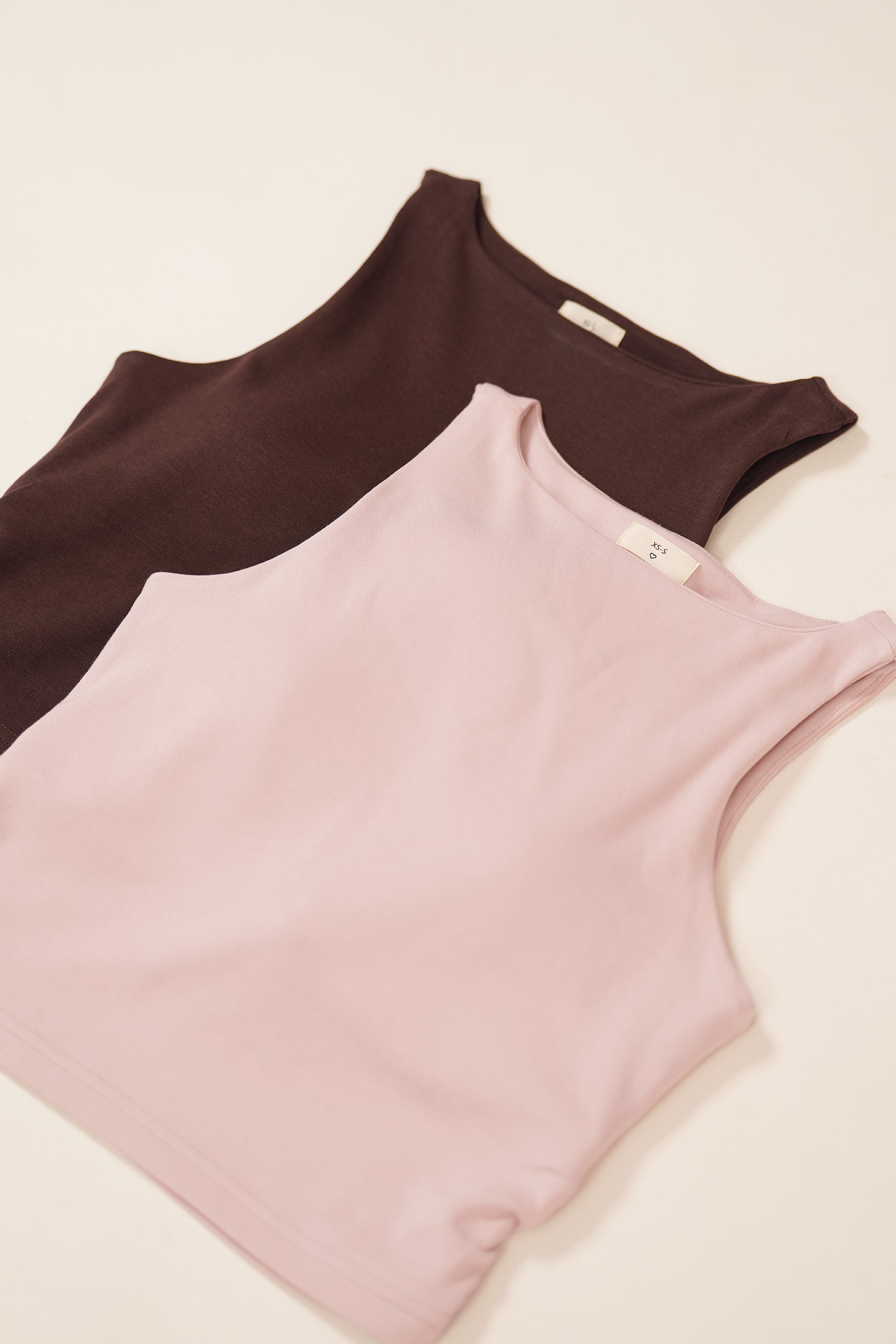 HUG ME CROPPED TANK brown